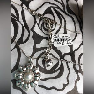 NWT Brighton “Greta” Floral Pendant Pearl on Satellite Chain Necklace